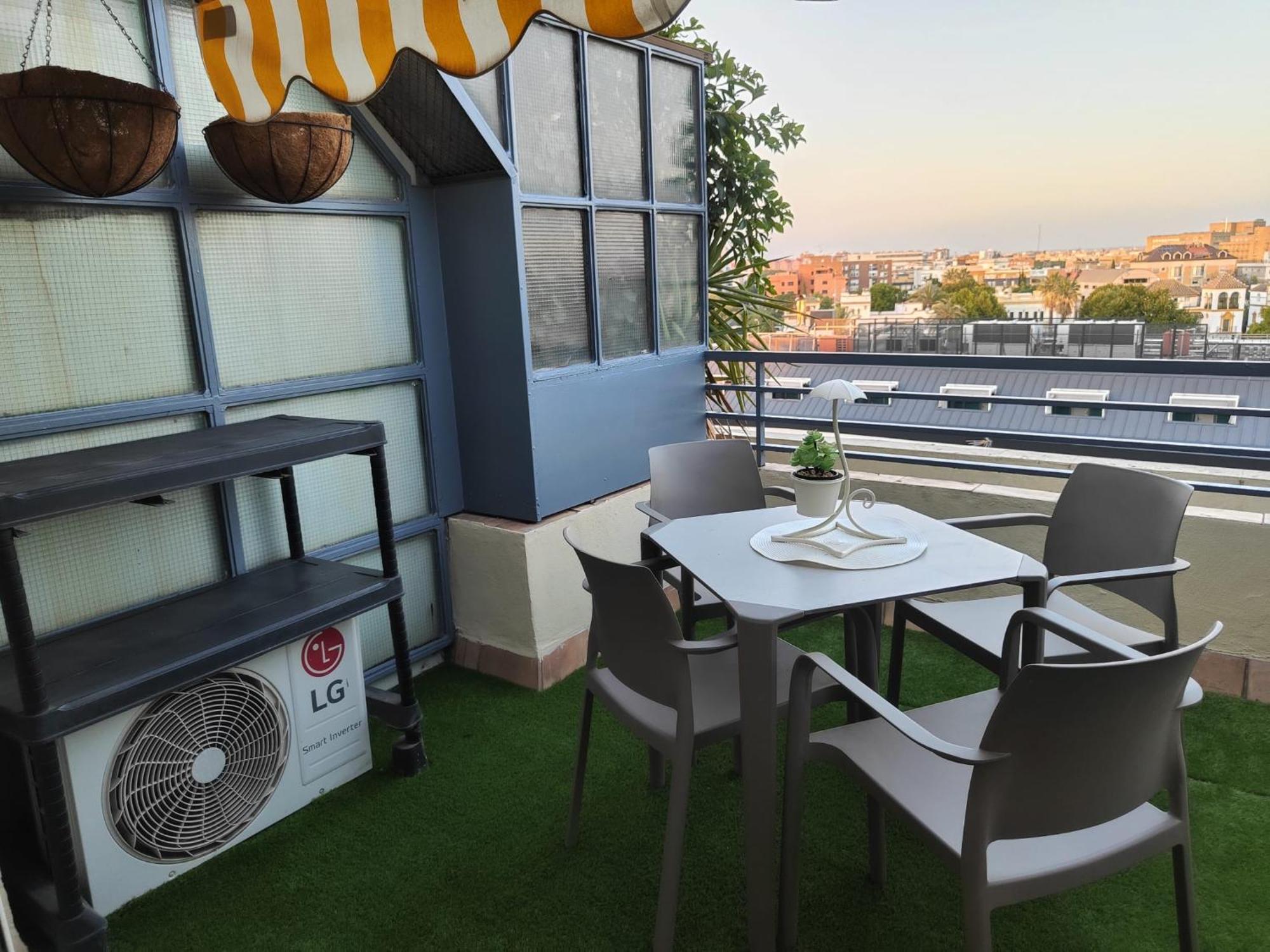 Agradable Duplex Terraza Virgen Del Rocio Lägenhet Sevilla Exteriör bild